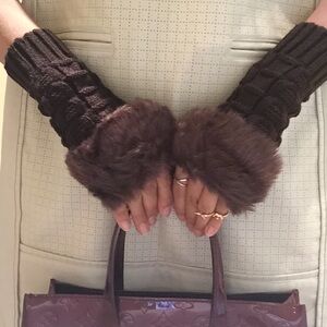Brand new arm warmer Hug me - coffee
